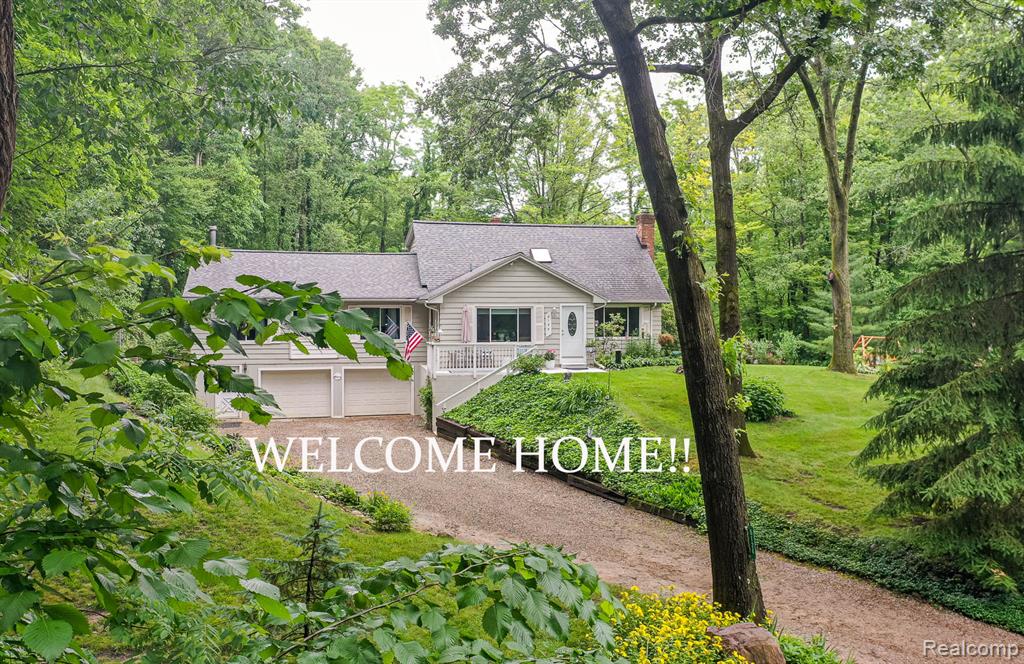 5124 Perryville Road Holly, MI 48442 - Photo 1 of 65