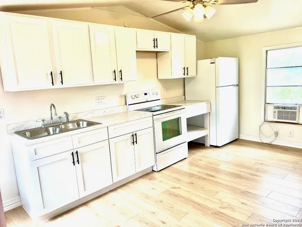 $850 | 8325 Farm To Market Road 327, Unit 1, Elmendorf, TX 78112