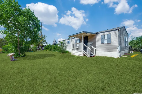 $850 | 8325 Farm To Market Road 327, Unit 1, Elmendorf, TX 78112