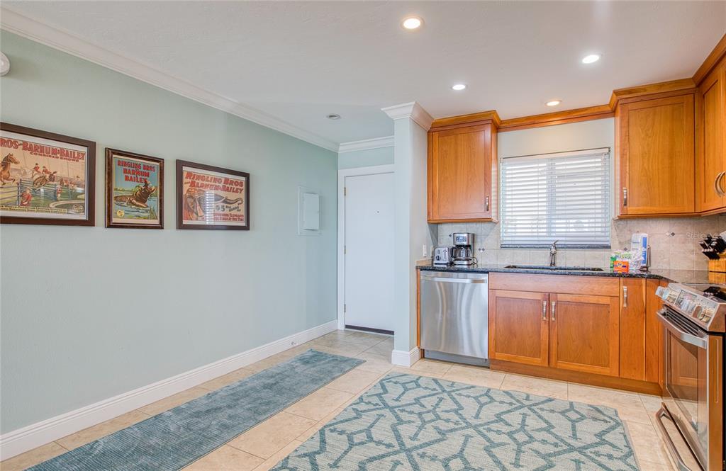 757 Beach Road, Unit 308 Sarasota, FL 34242 - Photo 16 of 37 Gallery Image 16