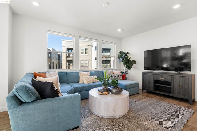 $949,000 | 2836 Tradewind Drive, Alameda, CA 94501