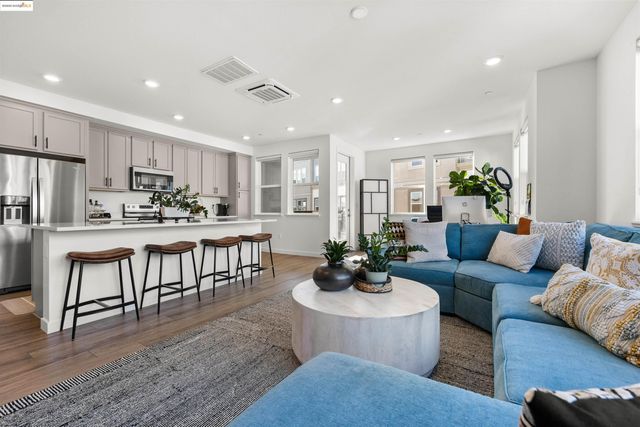 $949,000 | 2836 Tradewind Drive, Alameda, CA 94501