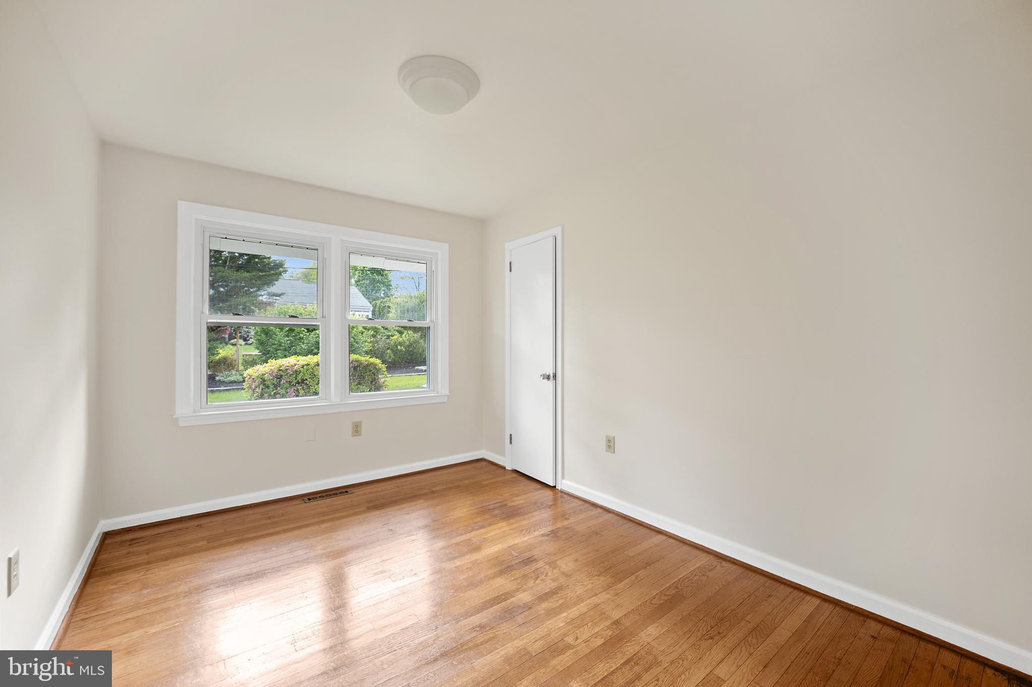 705 Halstead Road Wilmington, DE 19803 - Photo 20 of 34 an empty room with a window