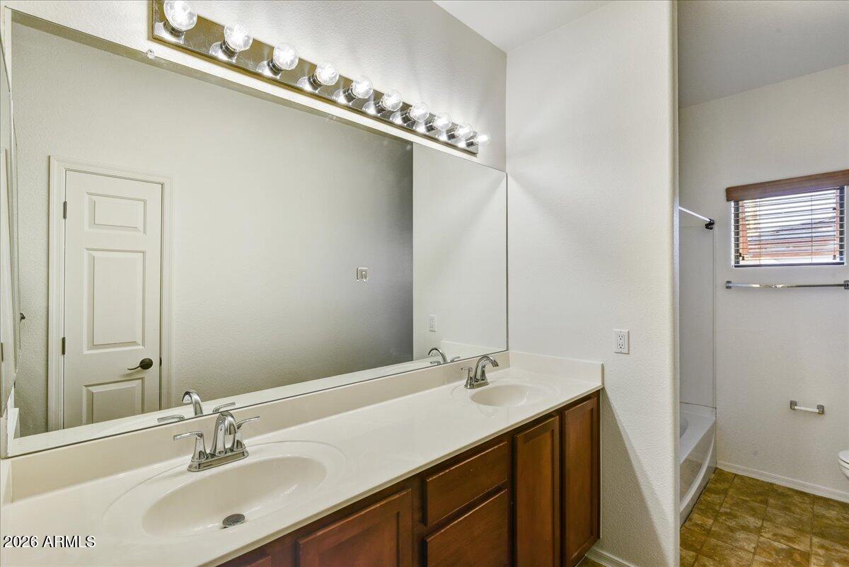 2929 North 37th Street, Unit 7 Phoenix, AZ 85018 - Photo 11 of 15 Primary bathroom. and walk-in closet.