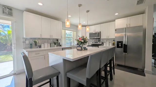 $595,000 | 6220 Southwest 4th Street, Margate, FL 33068