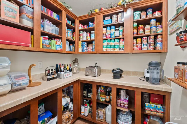 $800,000 | 28283 Pearl Road, Parma, ID 83660