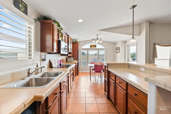 $800,000 | 28283 Pearl Road, Parma, ID 83660