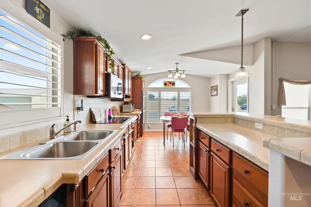 $800,000 | 28283 Pearl Road, Parma, ID 83660