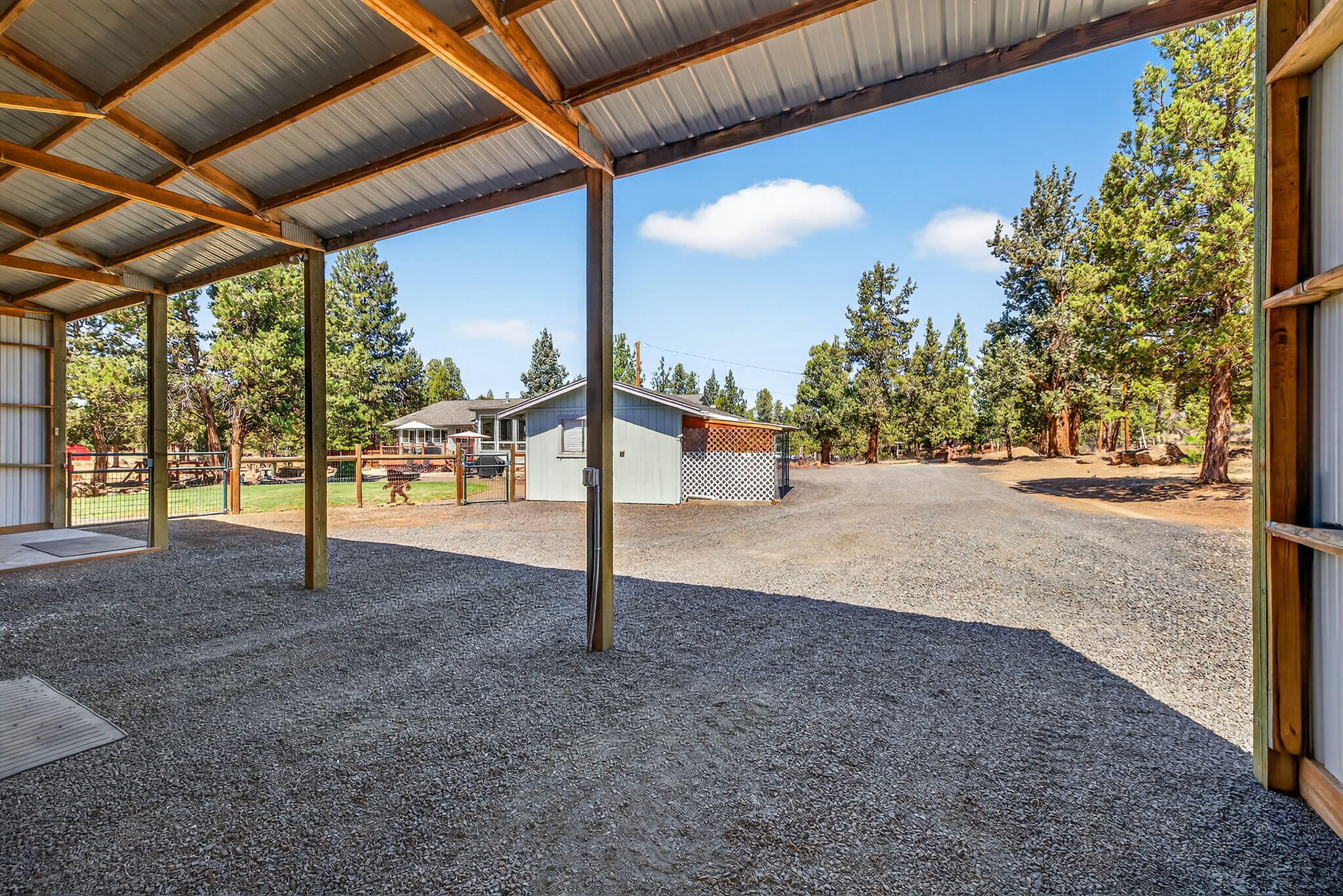 17415 Kent Road Sisters, OR 97759 - Photo 28 of 43