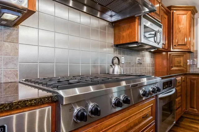 $1,195,000 | 18061 Berryhill Drive, Stilwell, KS 66085