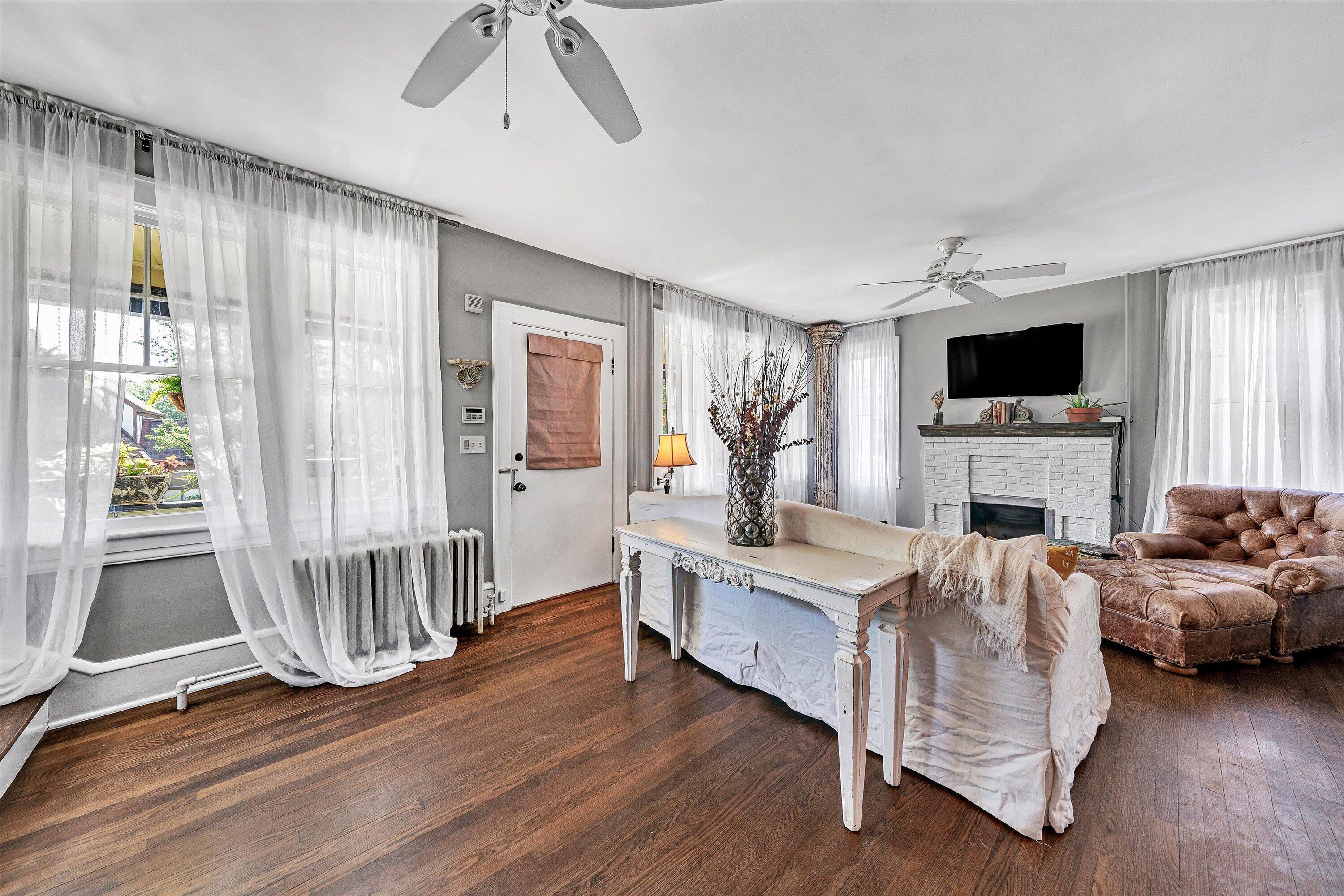 1831 Carter Road Southwest Roanoke, VA 24015 - Photo 6 of 39 06-DSC00025