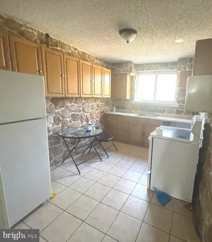 $900 | 6222 Algon Avenue, Unit 1, Philadelphia, PA 19111