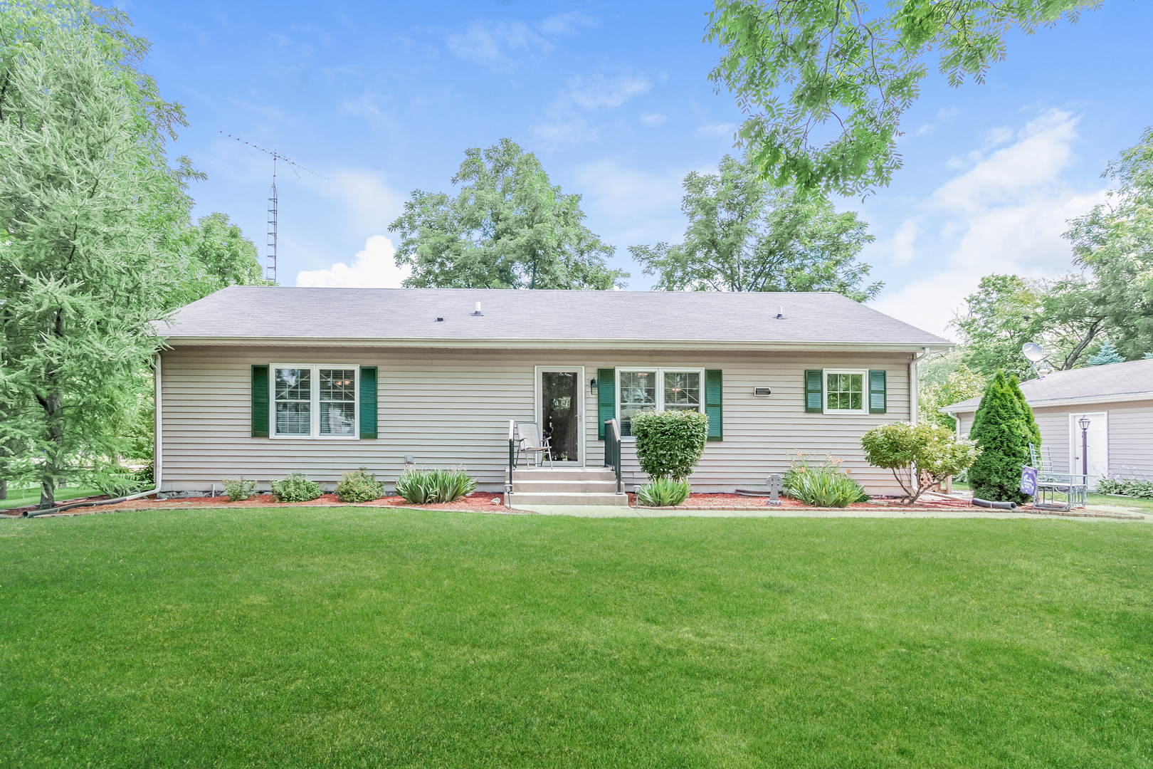 7911 South Sugar Island Road Chebanse, IL 60922 - Photo 3 of 16 a front view of house with a garden and patio