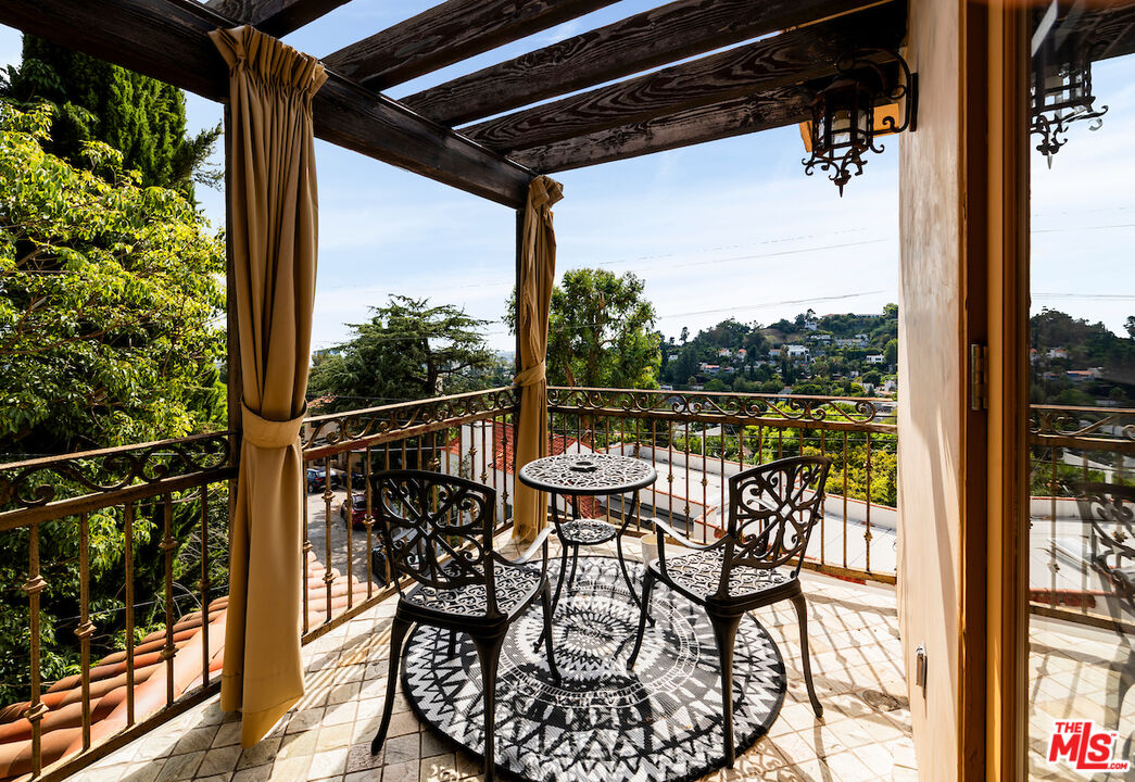 2604 Rutherford Drive Los Angeles, CA 90068 - Photo 12 of 23
