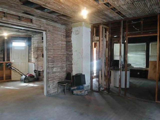 $72,000 | 2243 West 10th Place, Gary, IN 46404