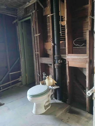 $72,000 | 2243 West 10th Place, Gary, IN 46404