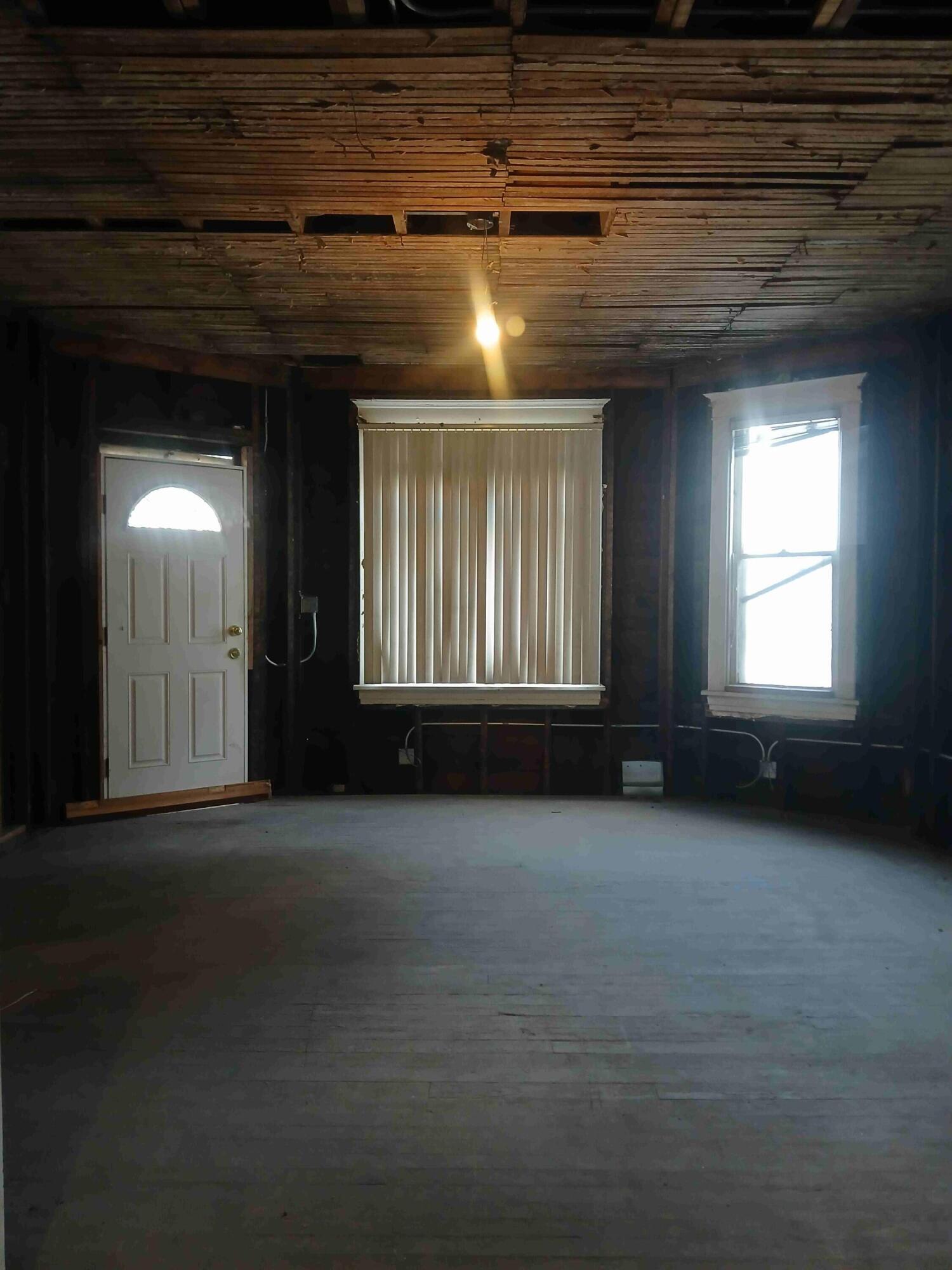 2243 West 10th Place Gary, IN 46404 - Photo 10 of 40 1500x2000