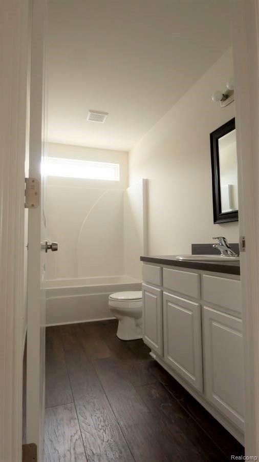 5372 Rural Terrace Waterford, MI 48329 - Photo 36 of 55 Bath 2.jpg