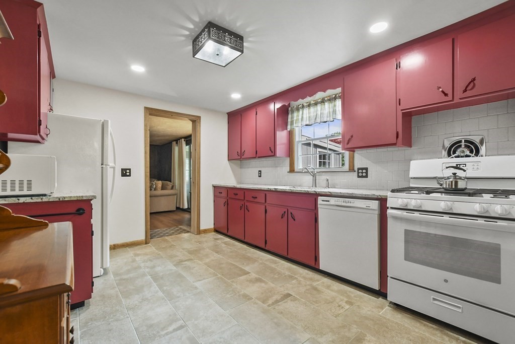 13 Coolidge Road Milford, MA 01757 - Photo 4 of 40 Gallery Image 4