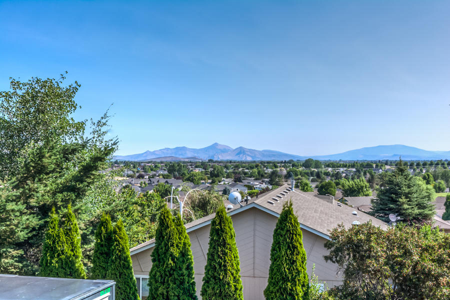 2159 Southwest 36th Court Redmond, OR 97756 - Photo 5 of 44 Views of Smith Rock!