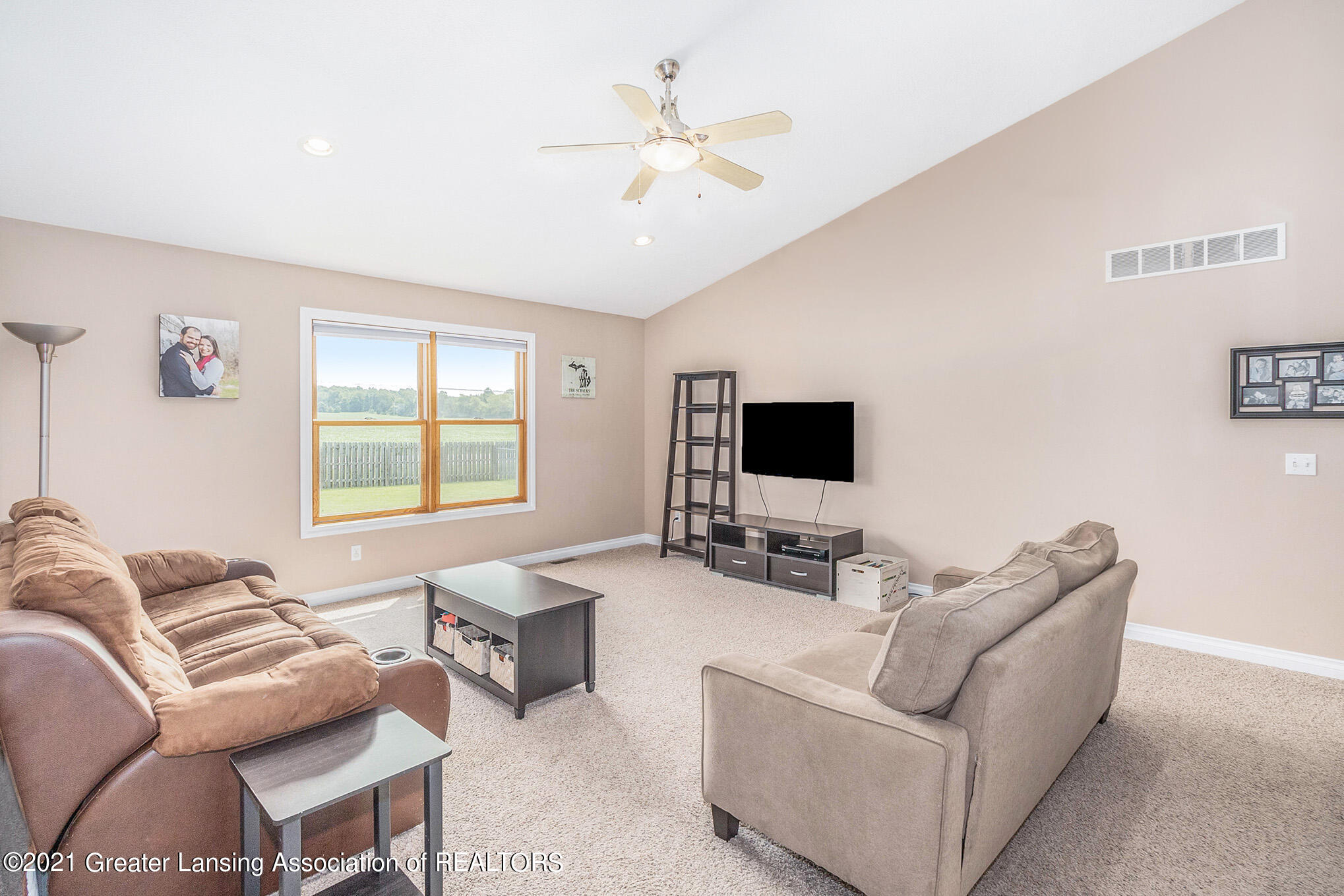 6360 Macadam Way Dimondale, MI 48821 - Photo 6 of 28 Living room