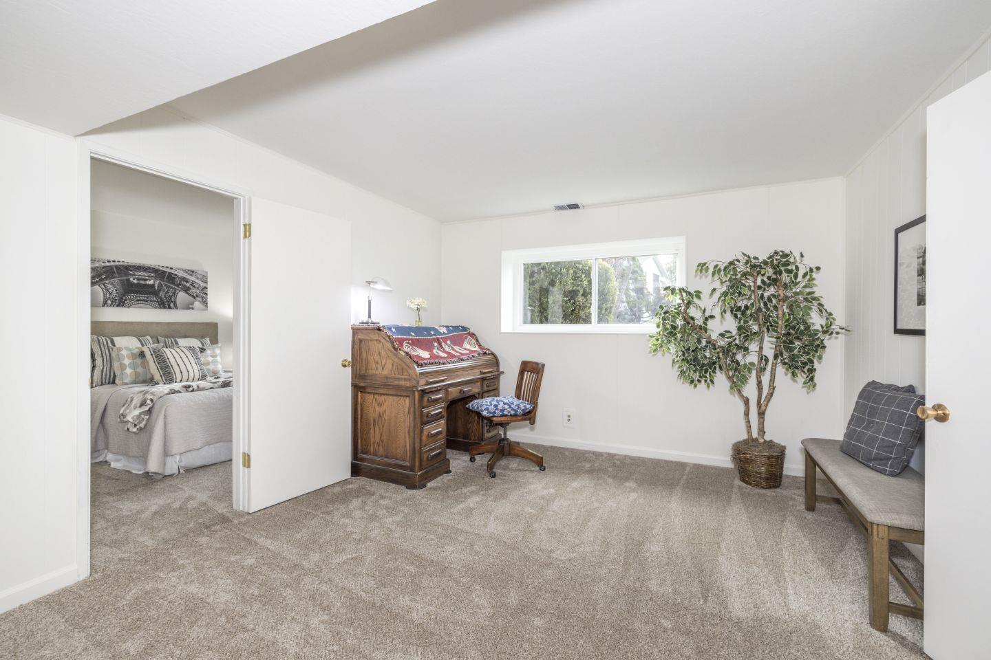 27975 Edgecliff Way Hayward, CA 94542 - Photo 31 of 58 a living room with furniture and a potted plant