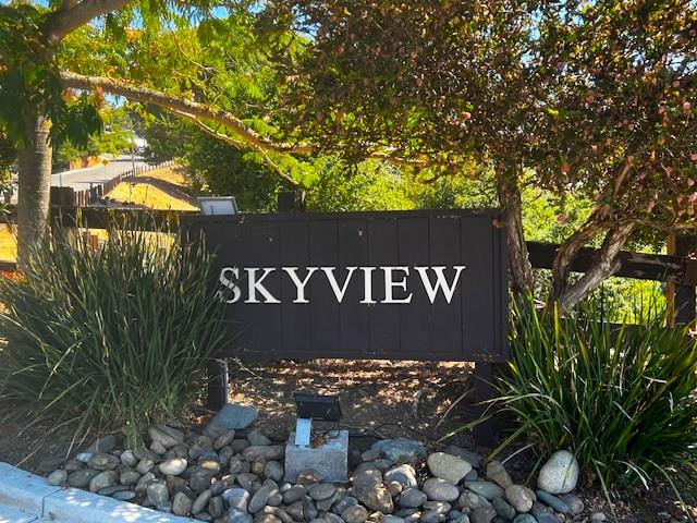 27975 Edgecliff Way Hayward, CA 94542 - Photo 54 of 58 a sign that is on the side of a road