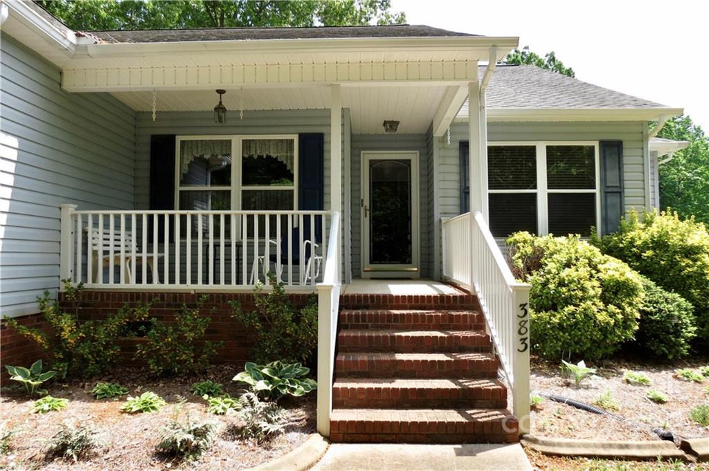 383 Maple Ridge Circle Salisbury, NC 28147 - Photo 2 of 36 a front view of a house