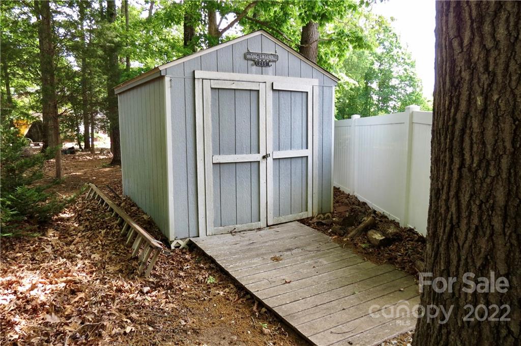 383 Maple Ridge Circle Salisbury, NC 28147 - Photo 5 of 36 a backyard of a house