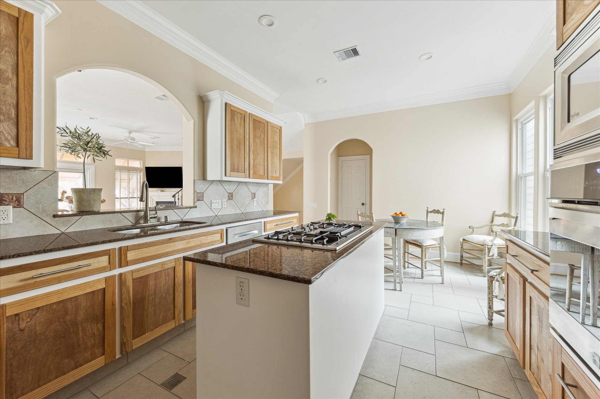 3515 Yupon Street Houston, TX 77006 - Photo 13 of 41 a kitchen with stainless steel appliances a stove a sink and a refrigerator
