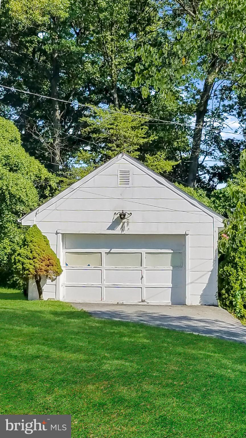 5627 Huntsmoor Road Halethorpe, MD 21227 - Photo 7 of 21 1.5 car detached garage