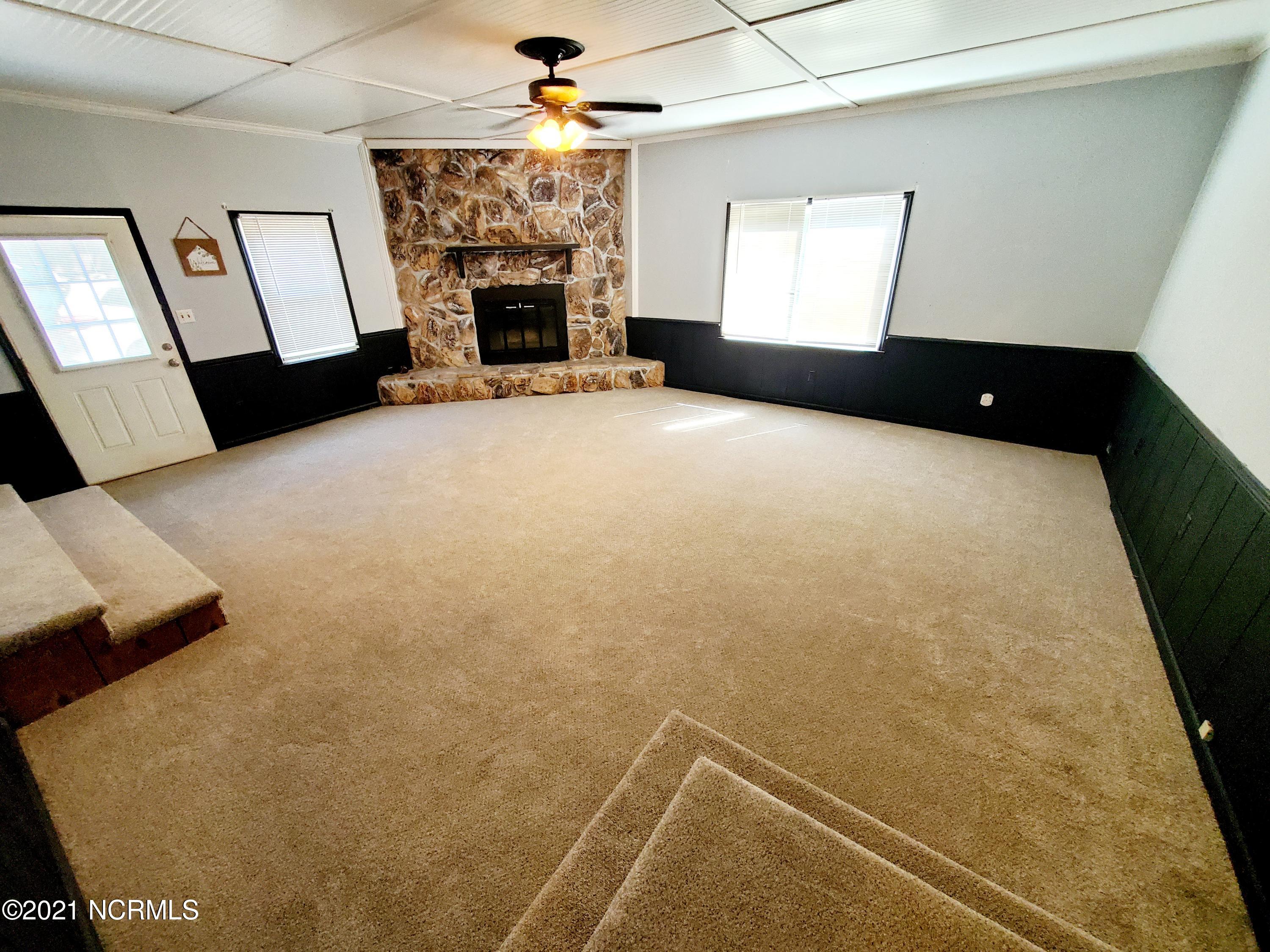 604 Briarneck Road Jacksonville, NC 28540 - Photo 2 of 9 Living Space
