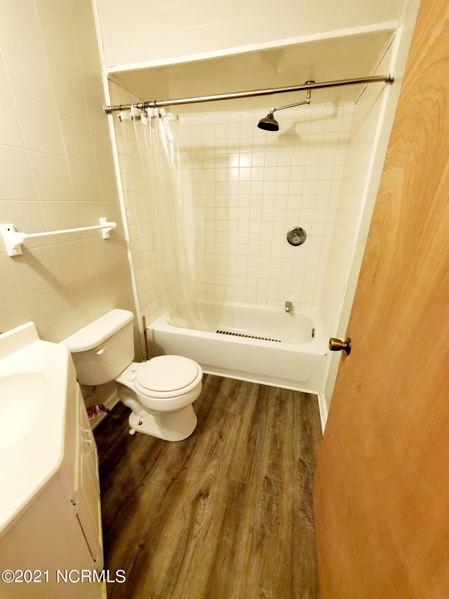 604 Briarneck Road Jacksonville, NC 28540 - Photo 5 of 9 Bath 1