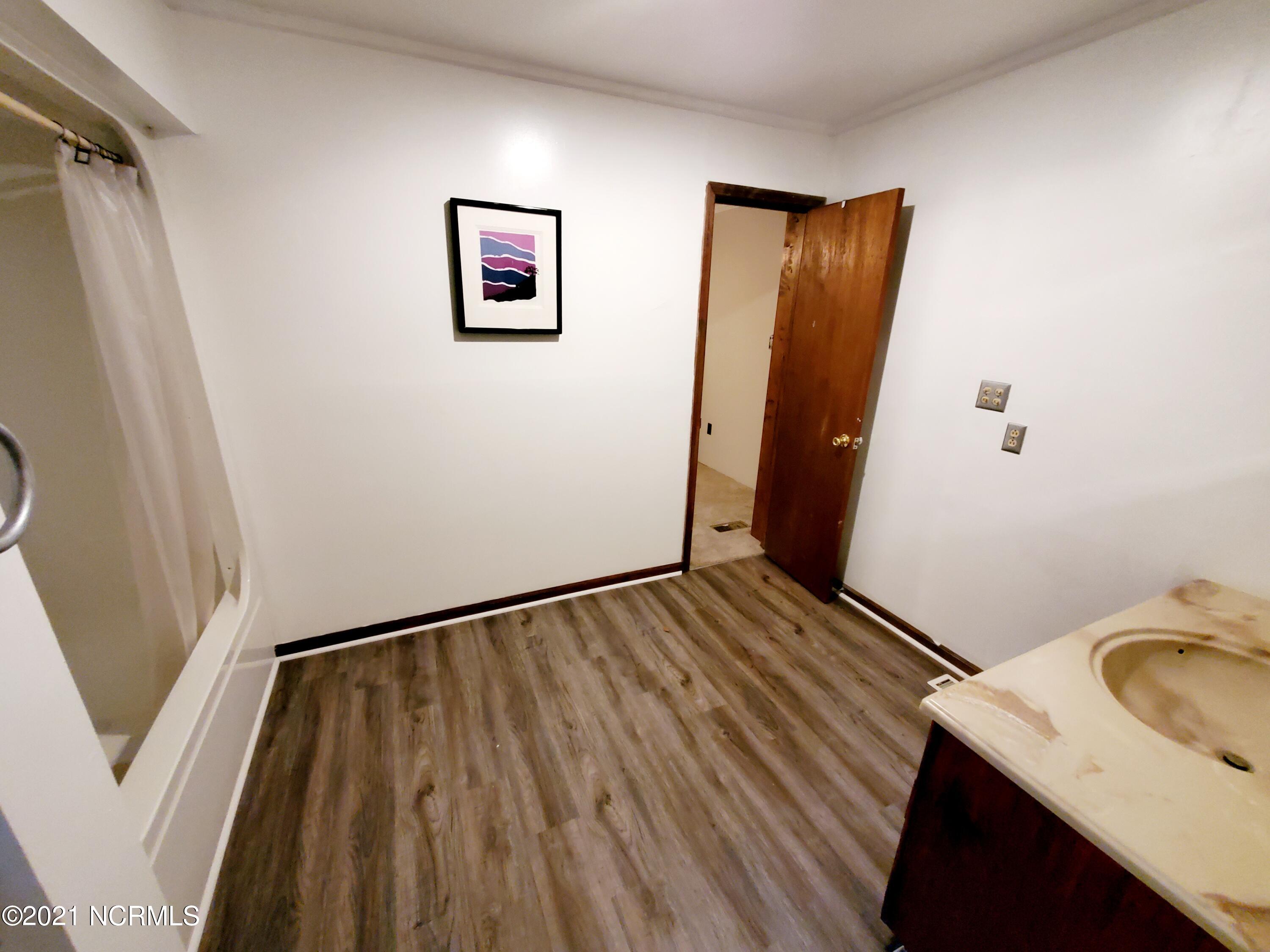 604 Briarneck Road Jacksonville, NC 28540 - Photo 6 of 9 Bath 2