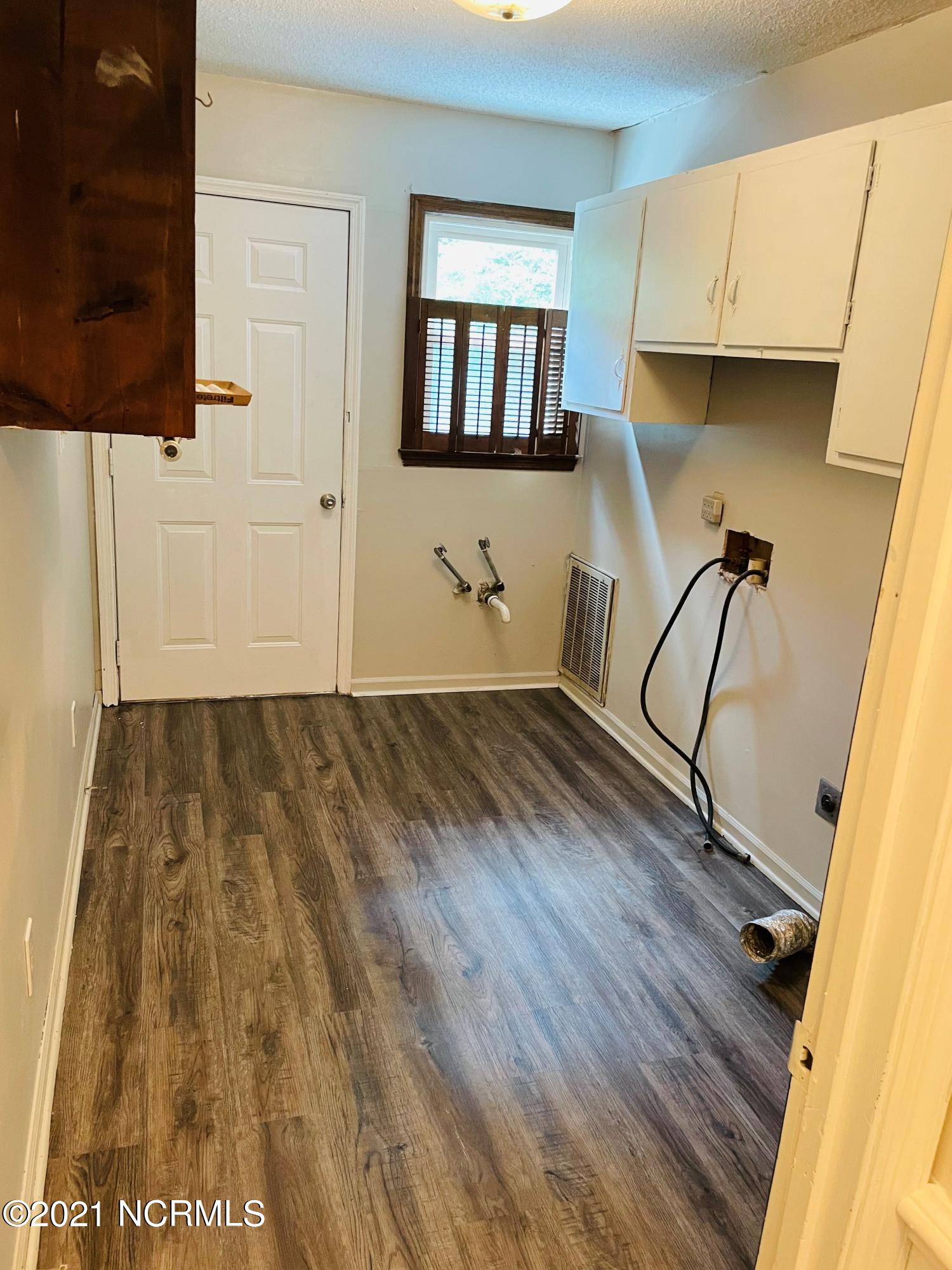 604 Briarneck Road Jacksonville, NC 28540 - Photo 7 of 9 Laundry