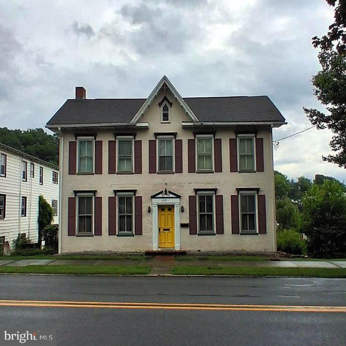 215 North Spring Street Everett, PA 15537 - Photo 1 of 29