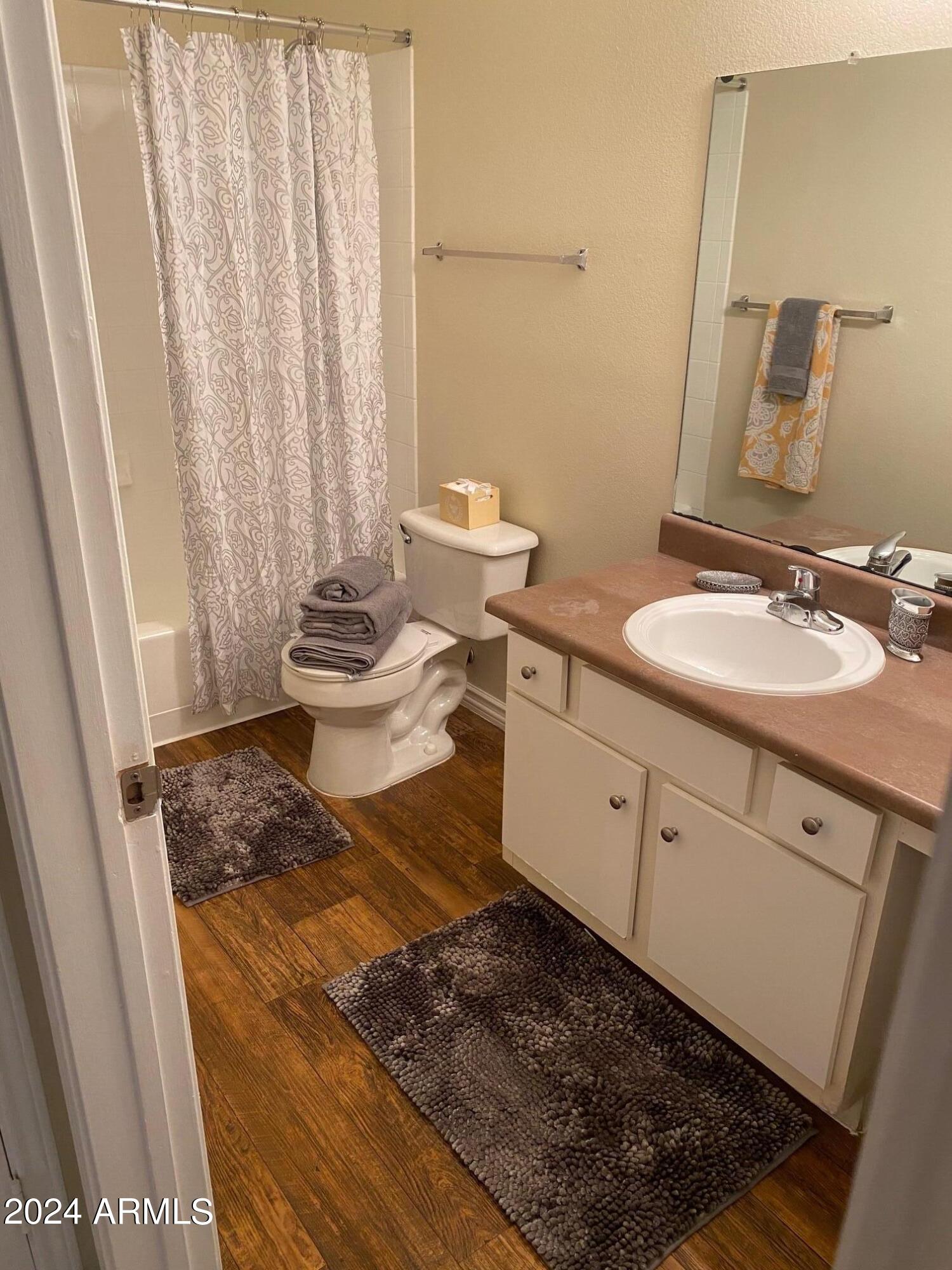 411 East Indian School Road, Unit 1 Phoenix, AZ 85012 - Photo 9 of 18 Bathroom 2