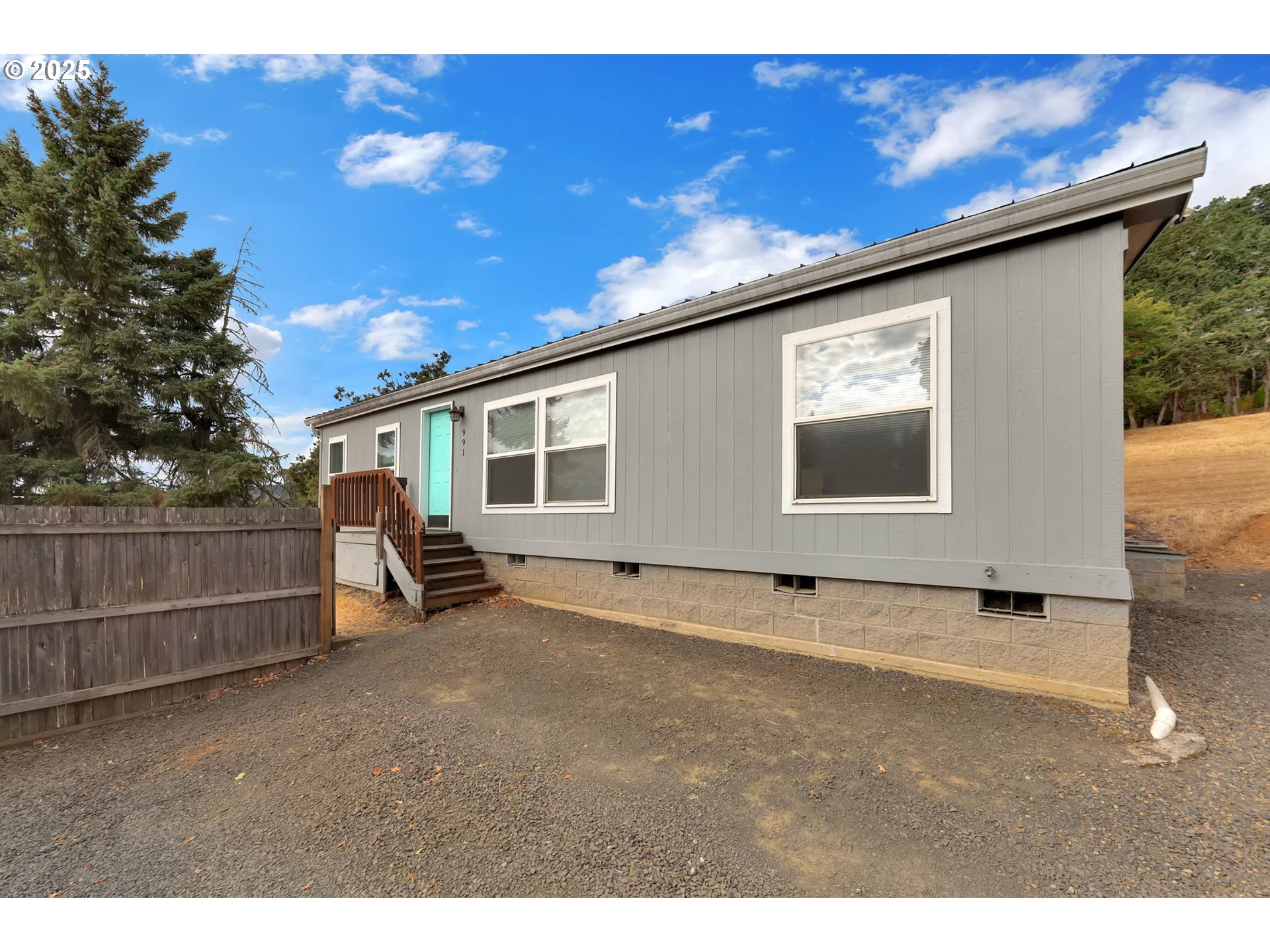 991 Main Street Monroe, OR 97456 - Photo 31 of 48 a view of an outdoor space with a car park