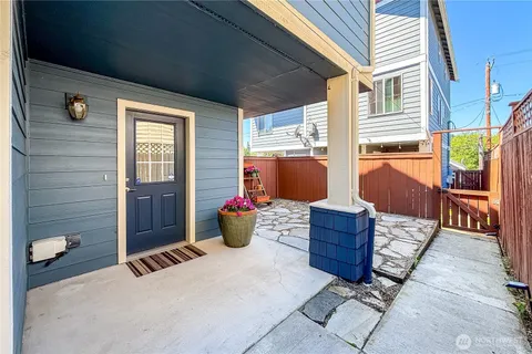 $525,000 | 4851 A Delridge Way Southwest, Seattle, WA 98106