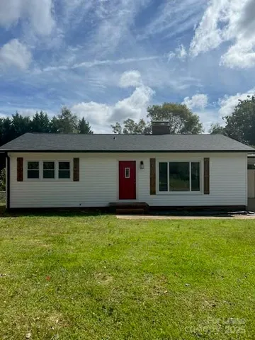 a view of a house with a backyard