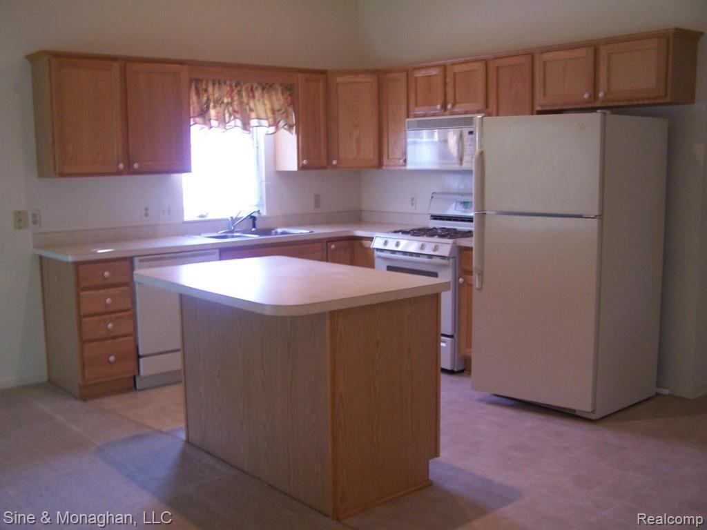 1450 River Road, Unit 13 St. Clair, MI 48079 - Photo 4 of 15 100_2266.jpg