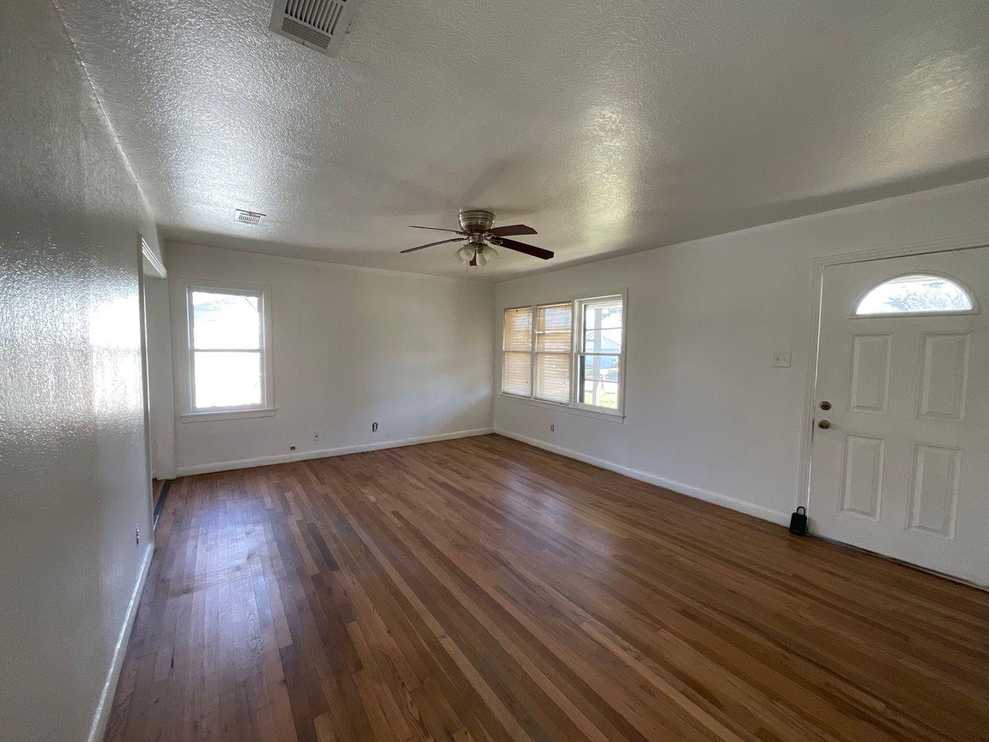 1007 Flag Street Llano, TX 78643 - Photo 2 of 10