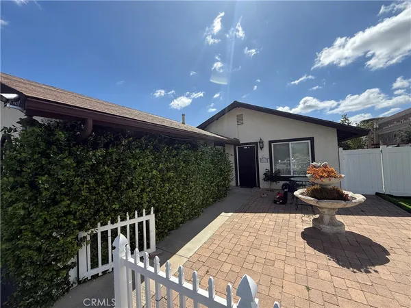 $2,600 | 41880 6th Street, Temecula, CA 92590