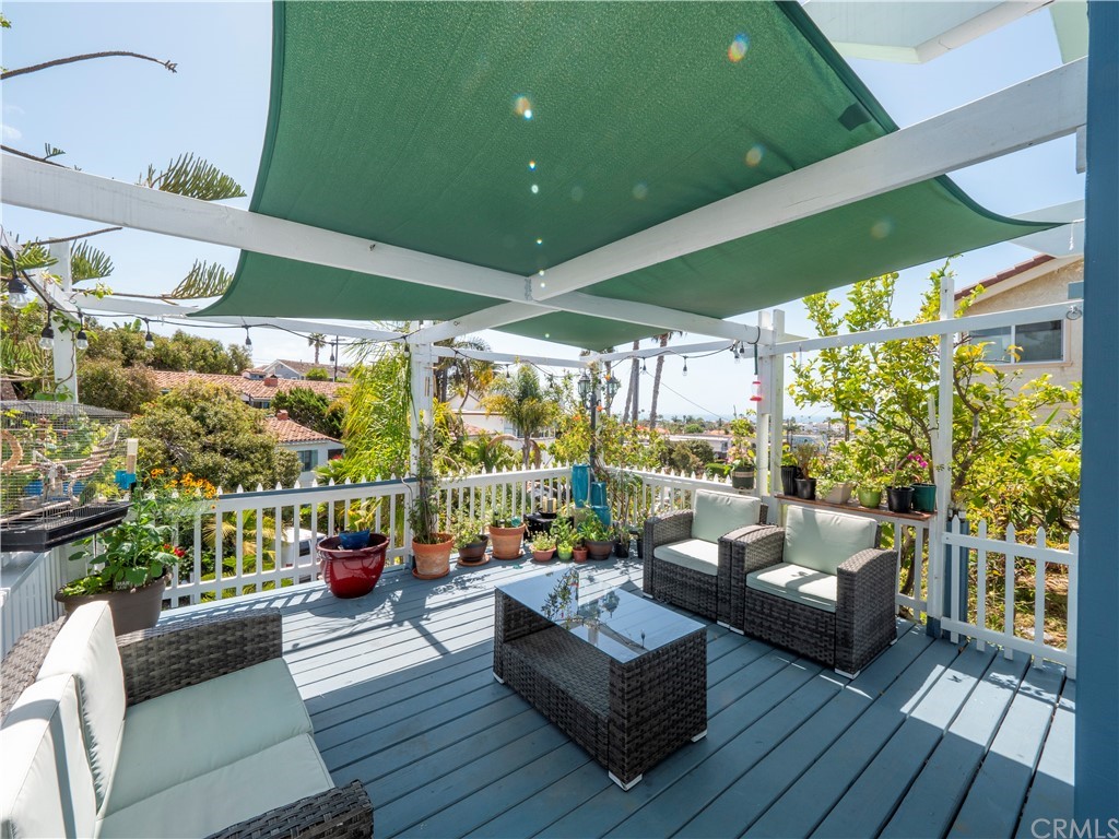 33881 Orilla Road Dana Point, CA 92629 - Photo 11 of 37 a living room with patio furniture and a floor to ceiling window