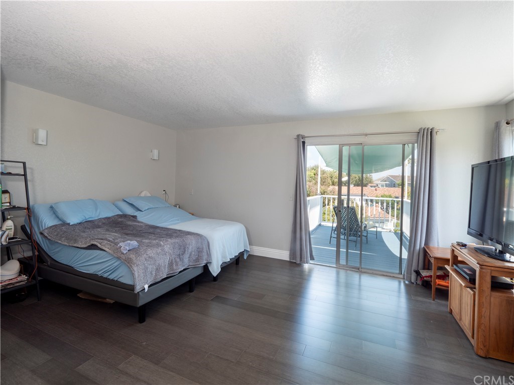 33881 Orilla Road Dana Point, CA 92629 - Photo 35 of 37 a bedroom with a bed and wooden floor