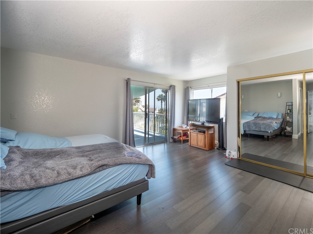 33881 Orilla Road Dana Point, CA 92629 - Photo 36 of 37 a living room with furniture and a wooden floor