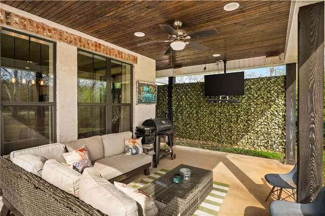 $399,900 | 111 Abigail Lane, Woodworth, LA 71485