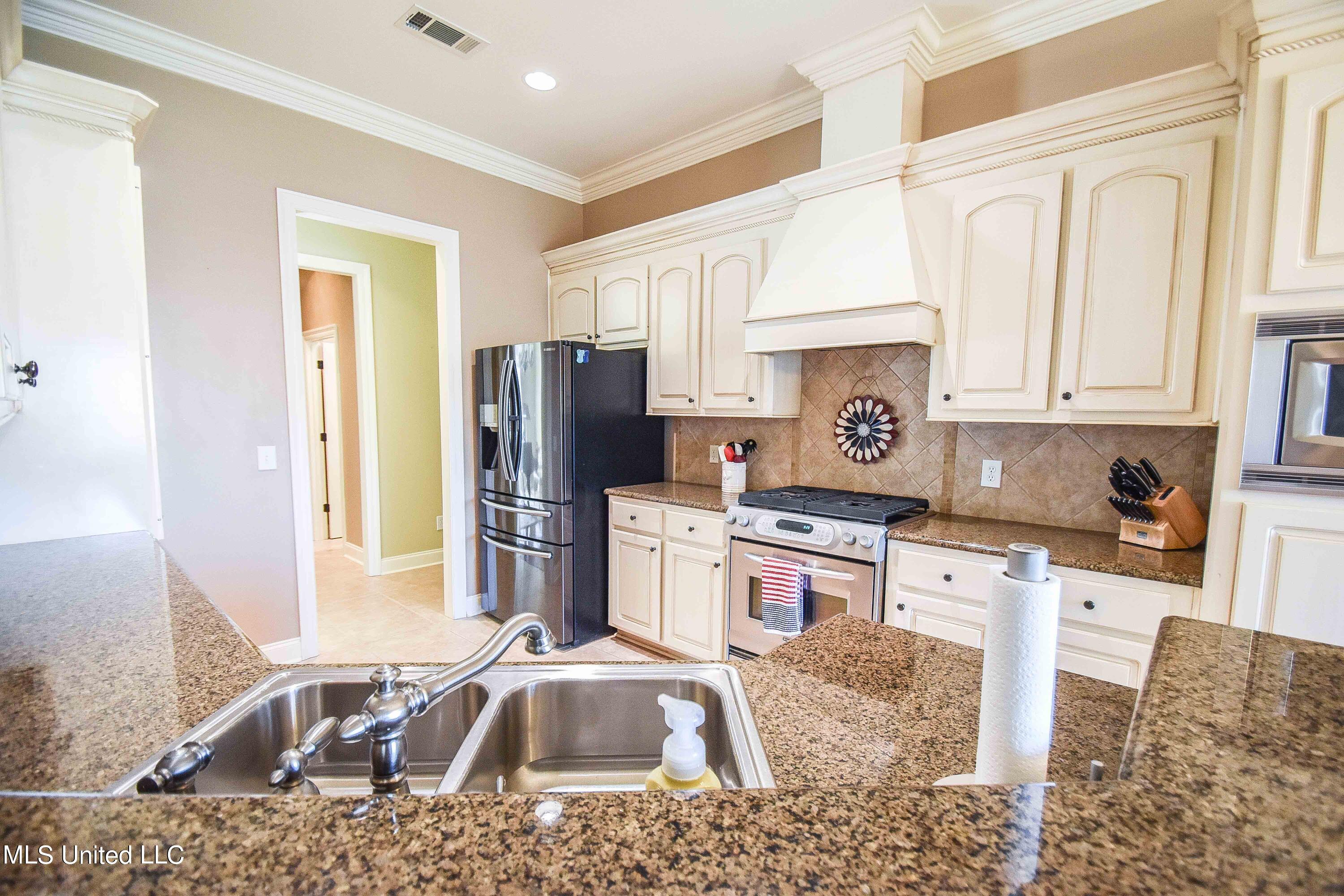 310 Faith Way Brandon, MS 39042 - Photo 13 of 47 image-8
