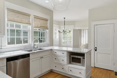 $1,100,000 | 3804 Central Avenue, Nashville, TN 37205