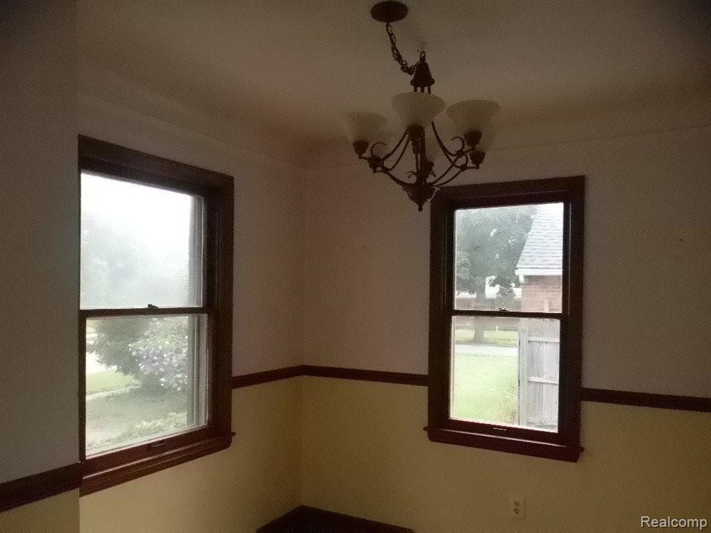 731 Menominee Road Pontiac, MI 48341 - Photo 7 of 10 DINING ROOM